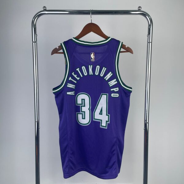 Milwaukee Bucks4