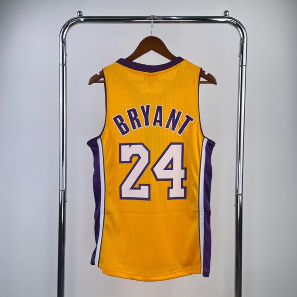 Los Angeles Lakers32
