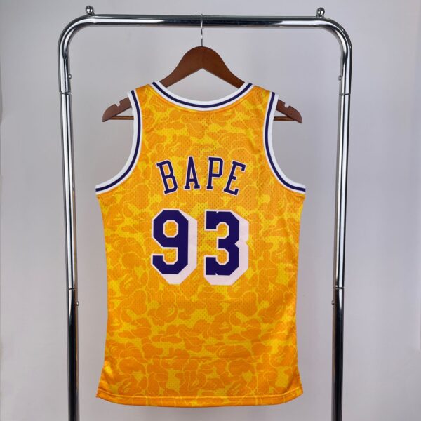 Los Angeles Lakers38