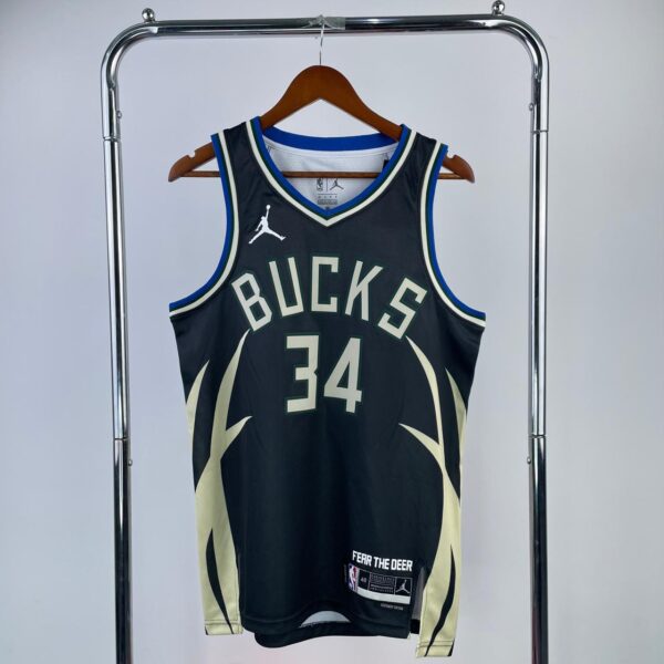 Milwaukee Bucks5