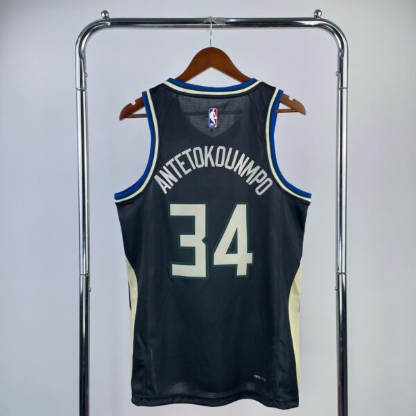 Milwaukee Bucks6