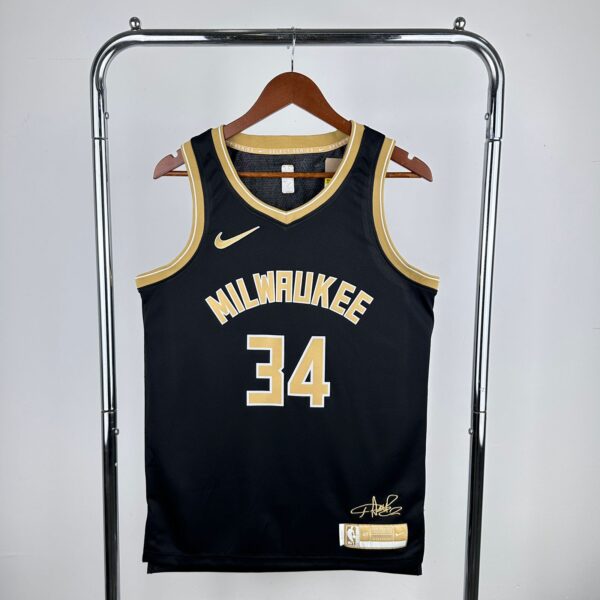 Milwaukee Bucks8