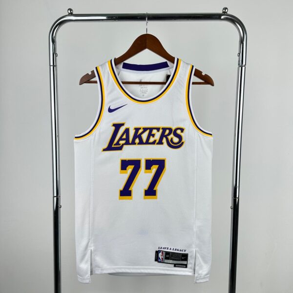 Los Angeles Lakers83