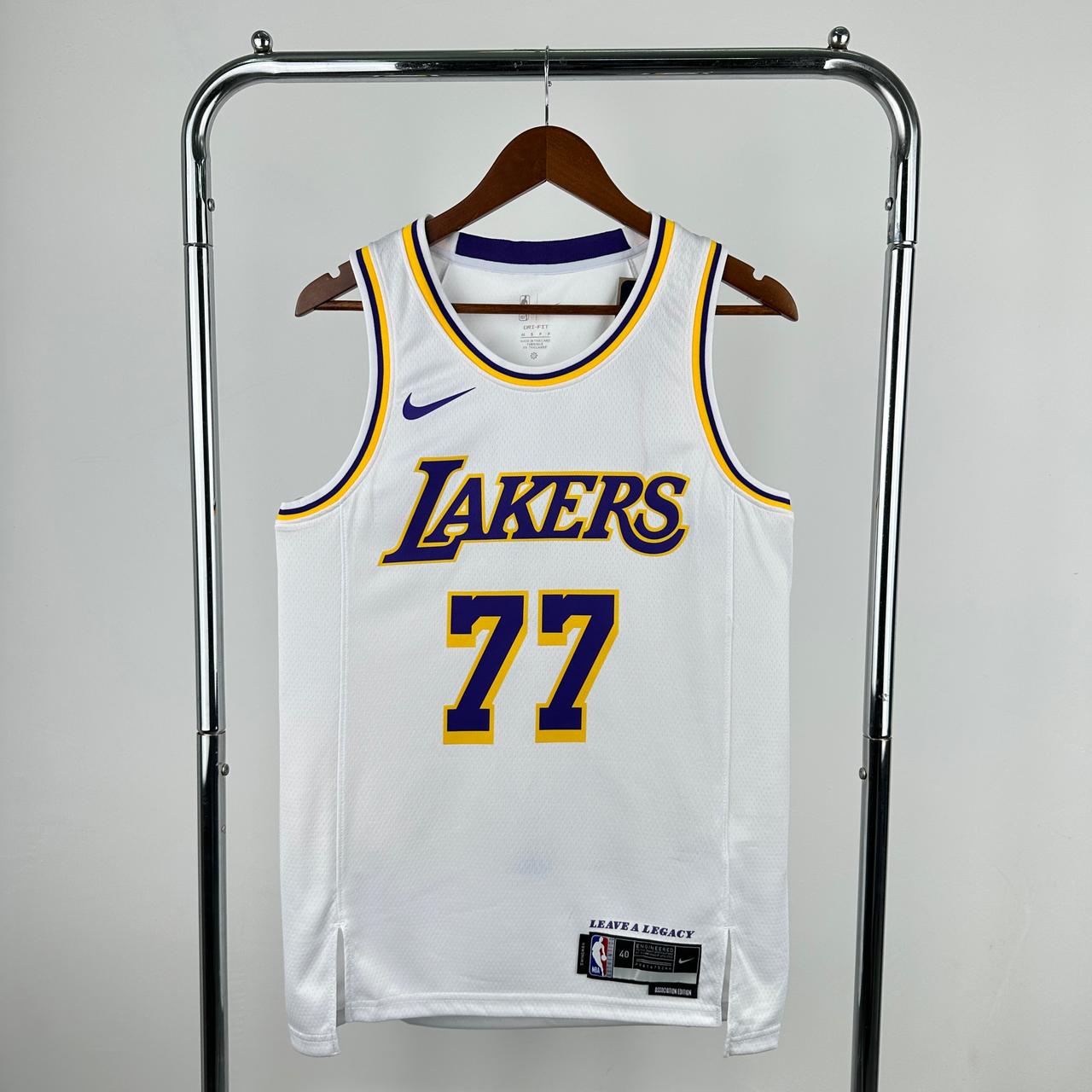 Los Angeles Lakers83